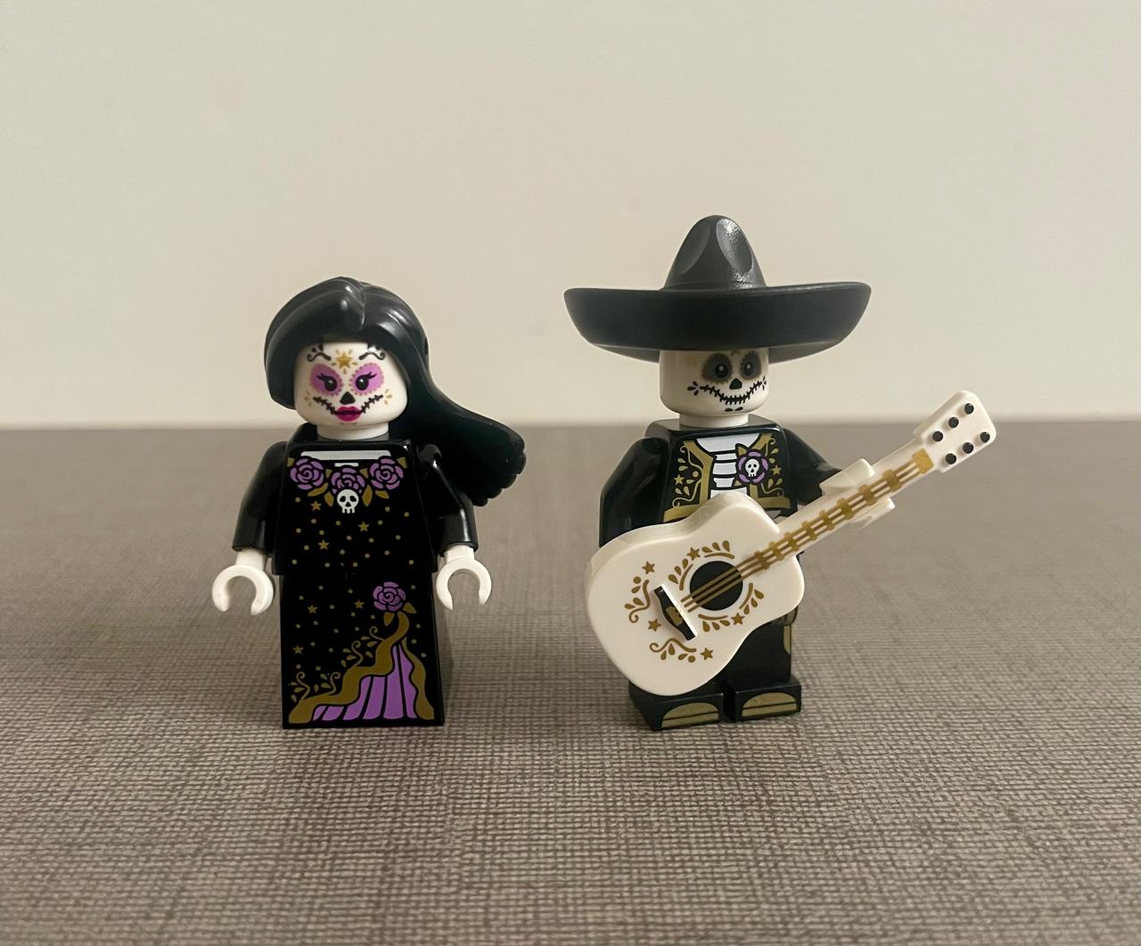 Combo LEGO Altar de Muertos y 2 Minifiguras